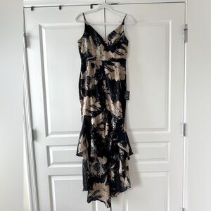 Lulus floral wedding guest midi dress - size medium